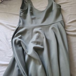 Green skater dress. M.